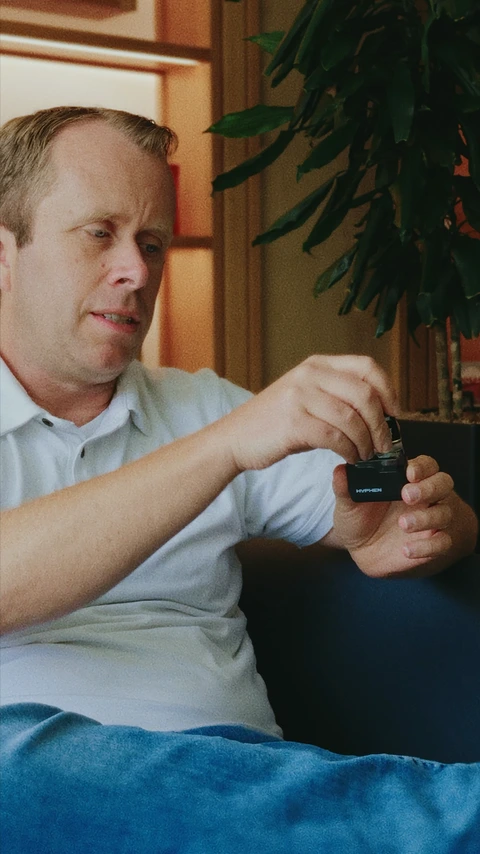 Kevin Moses of Verano holding the device